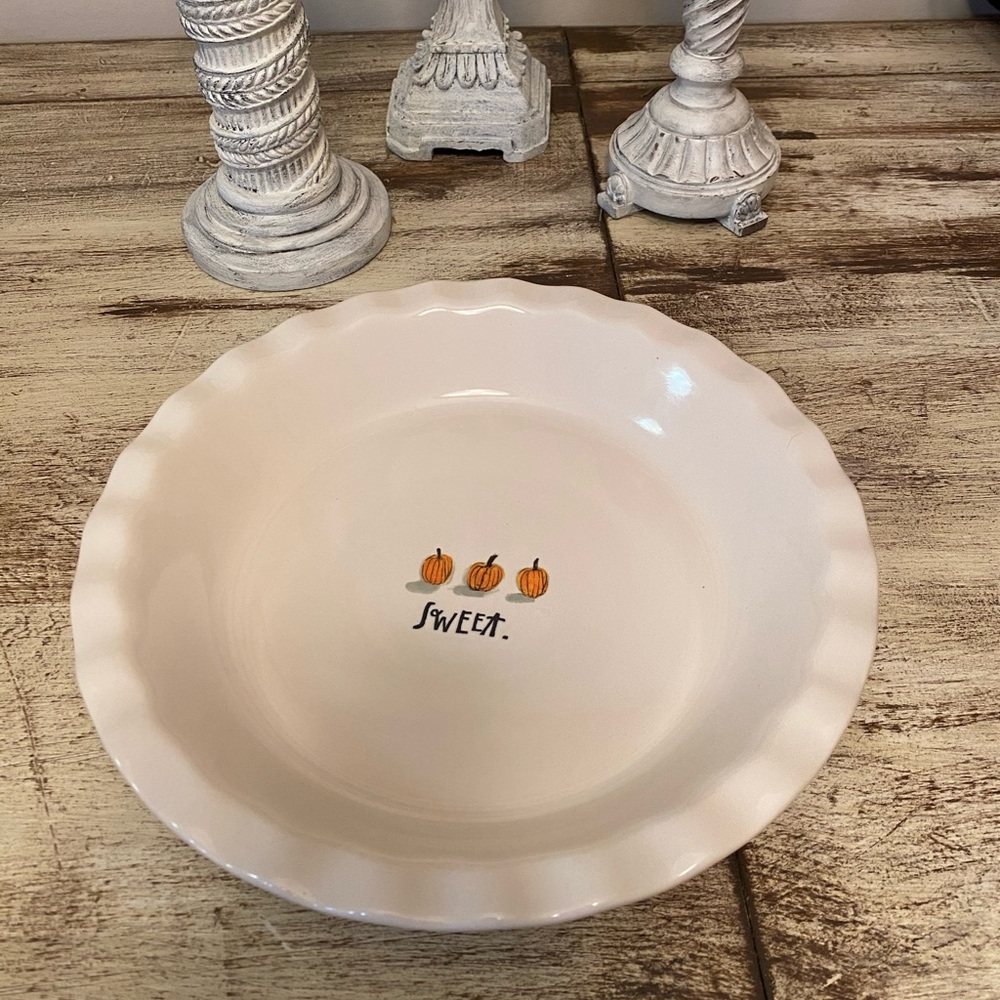 Rae dunn pie pan